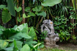 Santi Villa by Betterplace