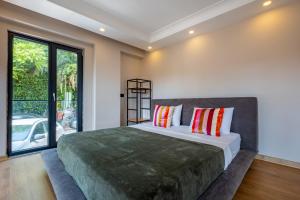Luxury 1BR Bosphorus View Residence with Free Parking and Elevator