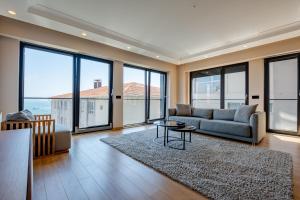 Luxury 1BR Bosphorus View Residence with Free Parking and Elevator