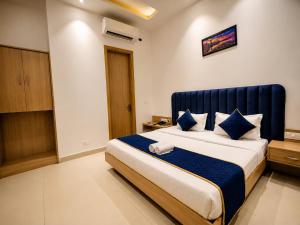 Hotel Diamond MBS Amritsar # Lift # Parking Space # Rooftop # Family Rooms