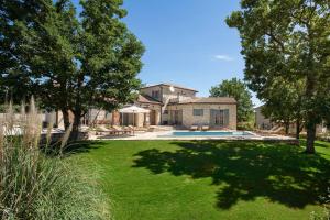 Rustic Villa Sambucus with a pool in Istria