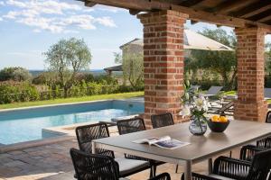 Rustic Villa Sylbum with a pool in istria