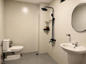 Private & Comfortable Apartment Right Next to the Train Station