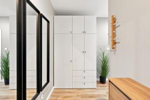 Rymanowska Chic Apartment by BookingHost