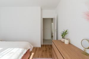 Podpromie Modern Apartment by BookingHost