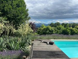 Exklusive Wohneinheit mit Panoramablick und Pool