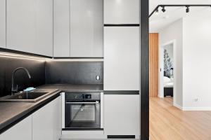 Rymanowska Prestige Apartment by BookingHost
