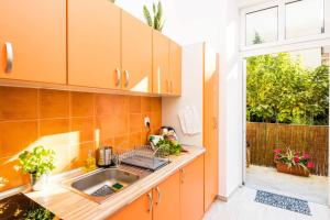 Cracow Best Location Apartment with Garden