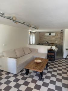 Villa M M