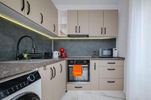 Stylish 1BD Apartment with Fully Equipped Kitchen & Balcony by Flаt Mаnаgеr