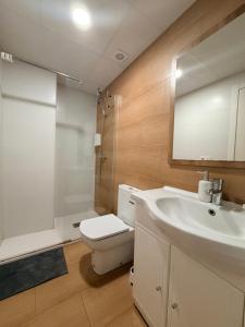 Mirador 2 del Mercado Central - habitacion con baño privado en el centro de la Ciudad Vella
