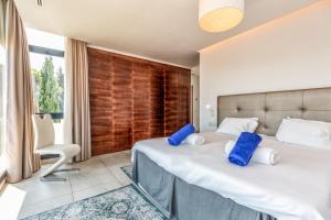 Villa Oasis Private Pool & Jacuzzi Sleeps 12