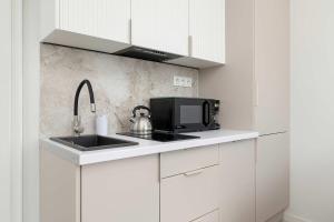 Modern Apartment in Cracow with Balcony, Desk and Parking by Noclegi Renters