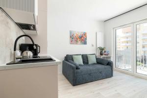Modern Apartment in Cracow with Balcony, Desk and Parking by Noclegi Renters