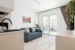 Modern Apartment in Cracow with Balcony, Desk and Parking by Noclegi Renters