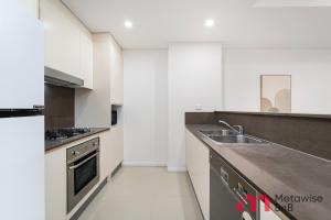 MetaWiseBnB 2BR Near Airport Parking Sleeps 6