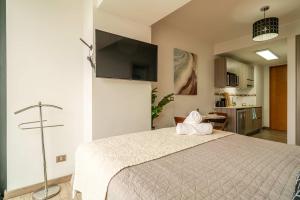 HOM I Studio Av Balmaceda I Wifi I Frente al Mall I PNB 0718