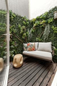 Bloom Porto - Luxury Clérigos Gem with Patio