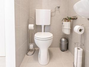 Cozy 2BR Apt, near AKH Hospital-ideal for short & Longstay