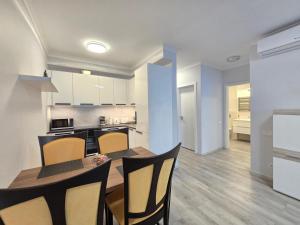 Marina Pearl Luxury Riverside Apartment with parking and terrace