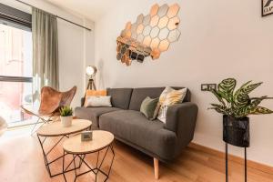 Industrial studio in the city center by REMS