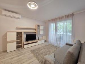Marina Pearl Luxury Riverside Apartment with parking and terrace