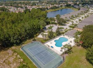 5BR family villa w private pool near parks