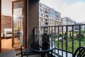 Zabłocie Apartment near Schindler Factory, Free Parking, AC & Balcony - by Upstairs