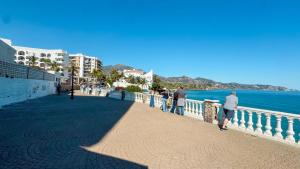 Little Lola, Carabeo Nerja