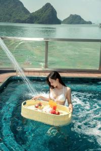 Calista Cruise - A Ha Long Bay Spectacle