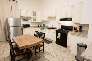 Monthly - Dumaine Historic Gem - Front House 1bed