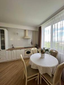 Blue Bird Apartment Near The Sea and Downtown