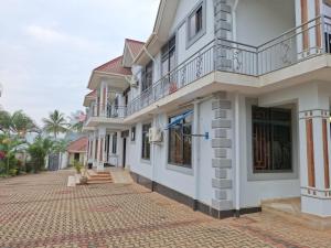 G4 Apartments