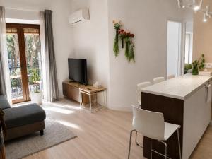 Home 120, Mansion Alhamar