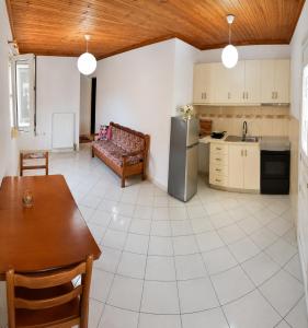Myrina Port Terrace Apartment for 5