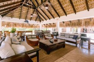 Luxe 5BR Villa with Pool and Palapa