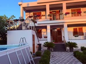 Albanas sweet home