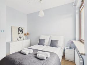 Wola CityView Apartment Balcony & Parking by Solarento