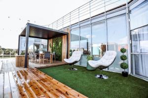 Riverside SPA Residence