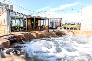 Riverside SPA Residence