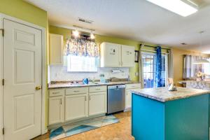 8 Mi to Dtwn Greensboro! Home w Furnished Porch