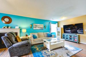 8 Mi to Dtwn Greensboro! Home w Furnished Porch