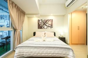 3BR Uptown BGC-40Floor view near Malls and Restaurants