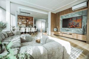 Riverside SPA Residence