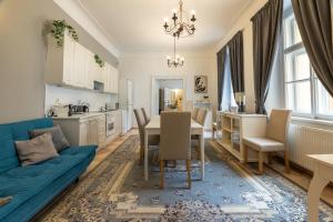 Beautiful Spacious Apartment near Old Town Square