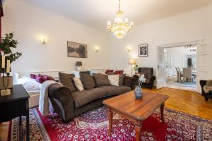 Beautiful Spacious Apartment near Old Town Square