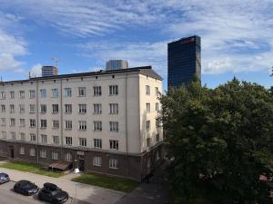 Spacious 2-Level Apartment I Free Parking