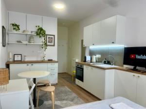 ADM Danube Cozy Apartment - TV, Coffee