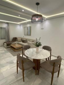 New 2025 Apartment - Malls, Beach & Train Station - Families Only