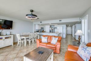 Beachfront, Stunning Views: Suntide III - Unit 403